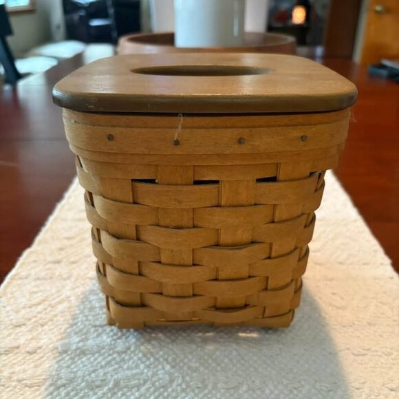 Vintage Handwoven Longaberger 2008 Tissue Basket Signed and Numbered - Picture 1 of 5